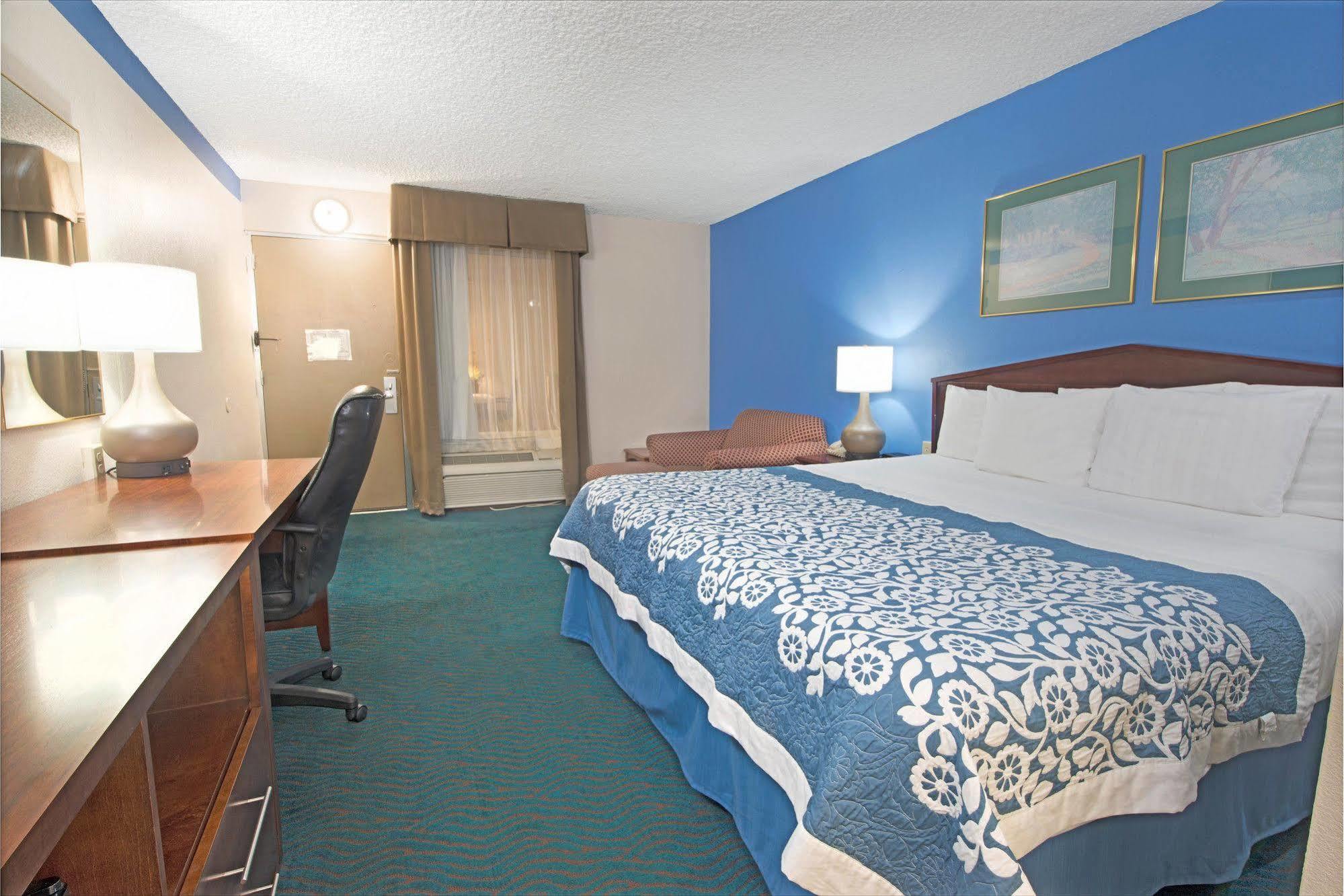 Days Inn By Wyndham St. Louis Lindbergh Boulevard Huntleigh Exterior photo